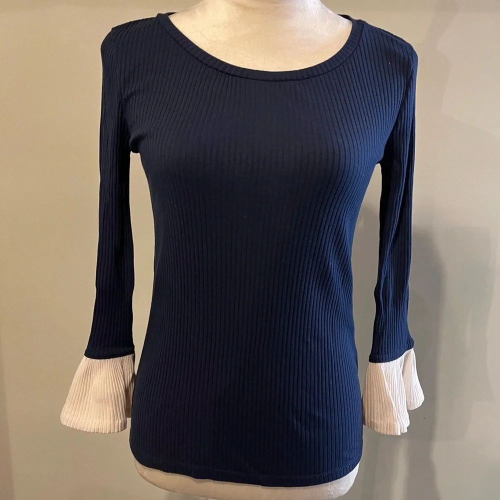 J Crew Women’s xs navy ribbed top w/flare sleeve